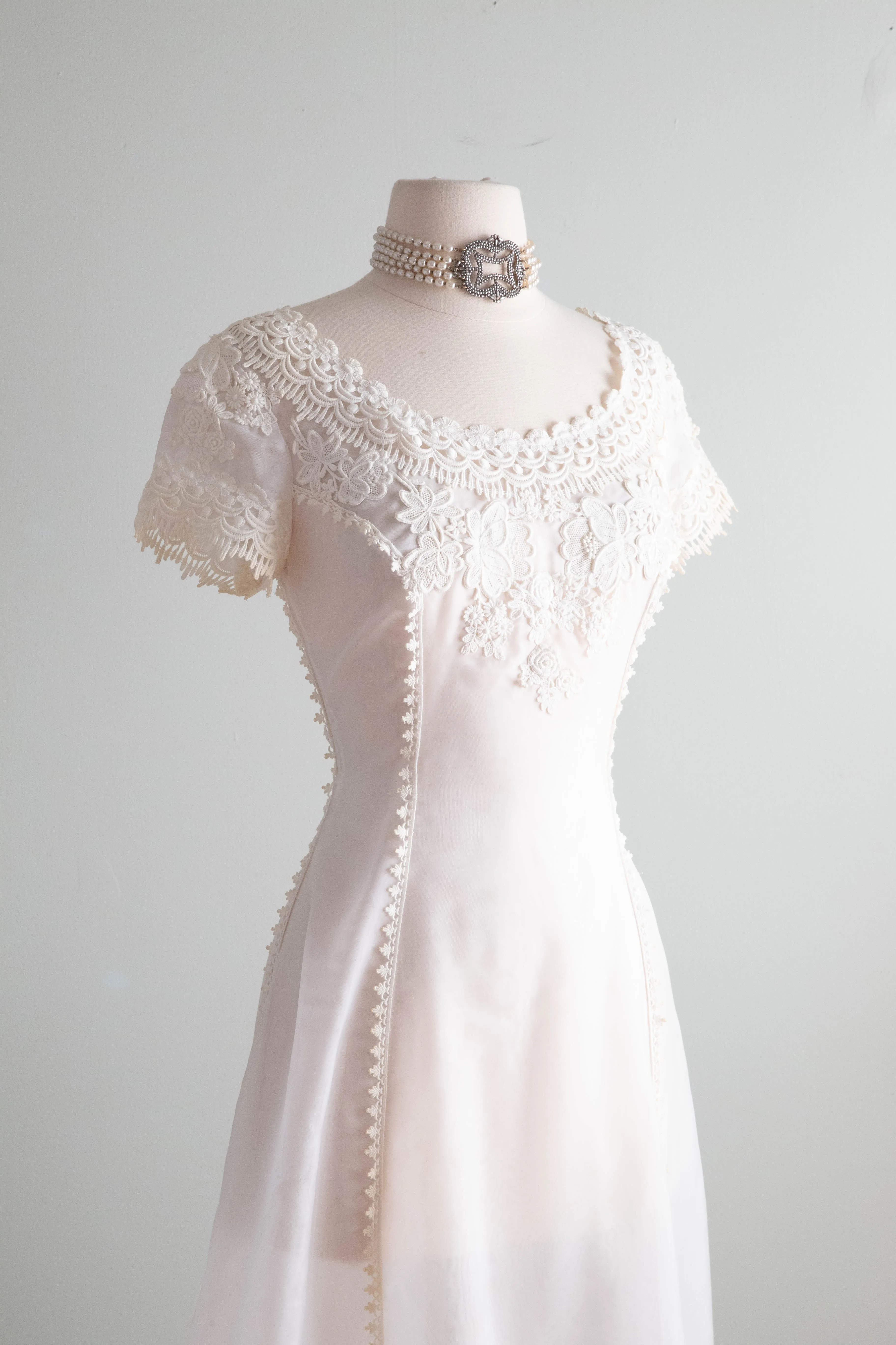 Beautiful 1960's William Cahill Wedding Gown With Floral Applique'/ Small