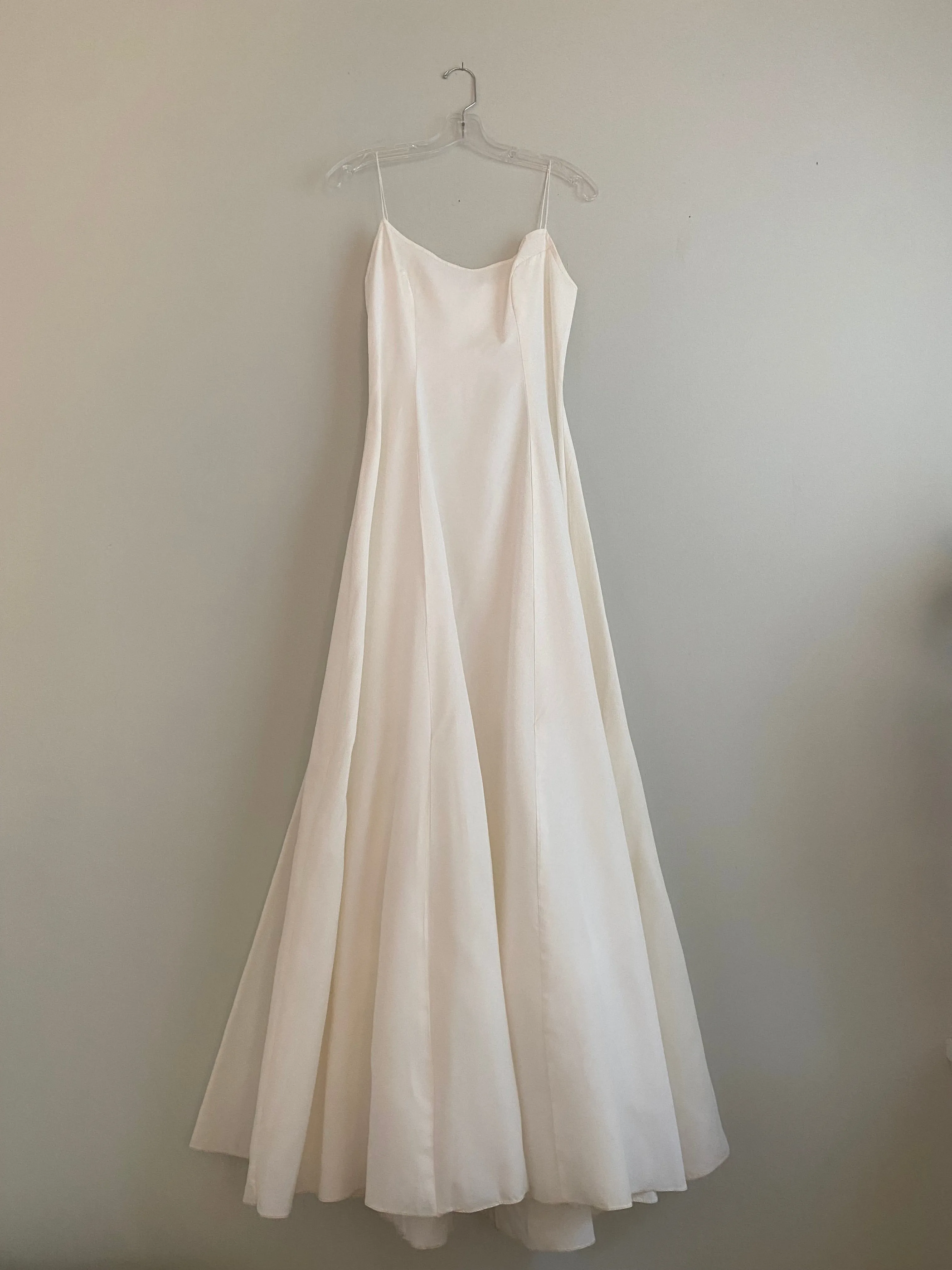 Beautiful 1960's William Cahill Wedding Gown With Floral Applique'/ Small